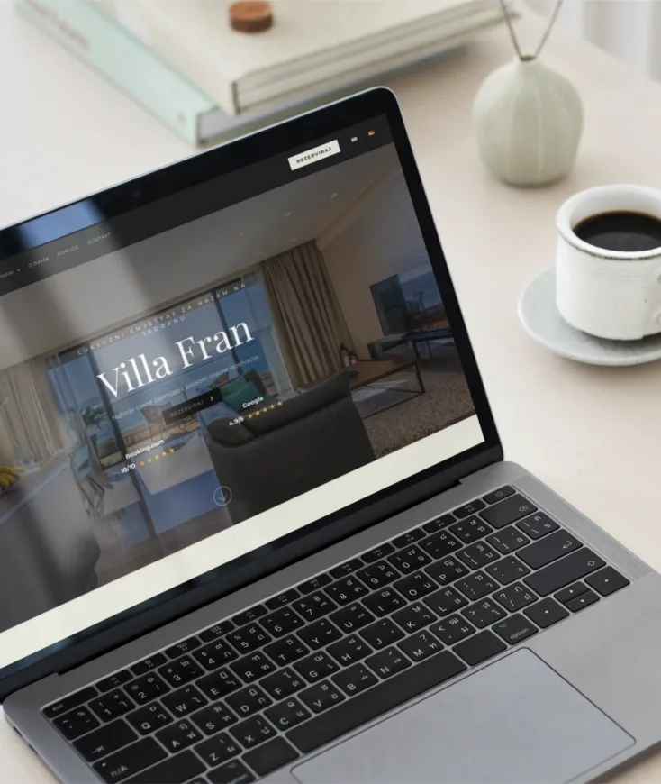 Web stranica luksuzne vile s kalendarom